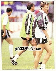 Sticker Si lavora e si suda, in estate, agli ordini del Trap - La Storia della Juve - Masters Edizioni