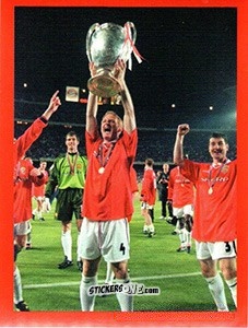 Sticker David May with Cup - Manchester United. Europe 2000 n. 141 - Futera