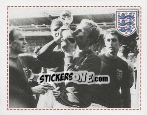 Sticker Bobby Moore - England 2012 n. 132 - Topps