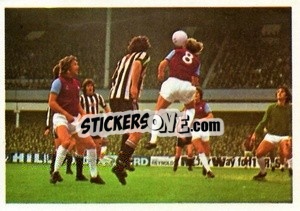 Sticker West Ham United vs Newcastle United - Soccer Stars 1976-1977
 - FKS