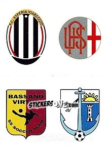 Sticker Scudetto Viareggio - Alessandria - Bassano - Bellaria Igea Marina - Calciatori 2012-2013 n. 700 - Panini