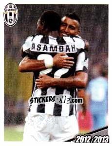 Sticker Abbraccio tra i protagonisti dei primi 90' - Juventus 2012-2013 - Footprint