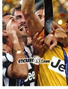 Sticker Il Capitano alza la Supercoppa al cielo di Pechino - Juventus 2012-2013 n. 101 - Footprint