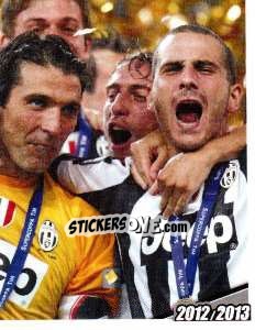 Sticker Il Capitano alza la Supercoppa al cielo di Pechino - Juventus 2012-2013 n. 102 - Footprint