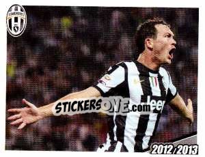 Sticker Lichtsteiner firma la prima rete in campionato, in casa contro il Parma