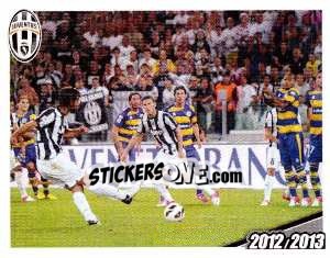 Sticker Prima pennellata su punizione per Pirlo quest'anno. Vale il 2-0 contro il Parma - Juventus 2012-2013 n. 107 - Footprint
