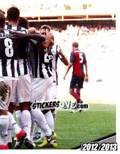 Sticker Esultanza di gruppo a Marassi - Juventus 2012-2013 n. 112 - Footprint