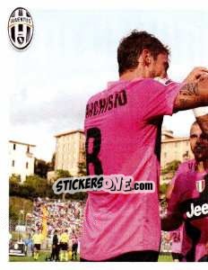 Sticker Marchisio esulta con i compagni dopo il 2 a 1 di Siena - Juventus 2012-2013 n. 119 - Footprint
