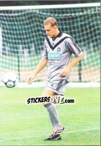 Sticker Tenue coupe d`Europe, Coupe de la Ligue et coupe de France - Fc Girondins De Bordeaux 2000-2001 n. 11 - Panini
