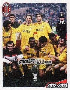 Sticker Foto di gruppo con la supercoppa - A.C. Milan 2012-2013 n. 42 - Footprint