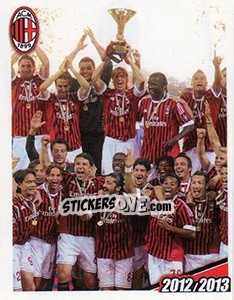 Sticker Ambrosini alza la Coppa al cielo - A.C. Milan 2012-2013 n. 78 - Footprint