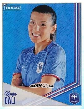 Figurina Kenza Dali - Team France 2023. Fiers d'être Bleus
 n. 123 - Panini