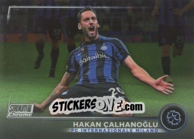 Sticker Hakan Çalhanoğlu - Stadium Club Chrome UEFA Club Competitions 2022-2023
 n. 34 - Topps