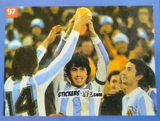 Sticker Passarella y sus compañeros 1978 - Las Estrellas del Mundo 1994
 n. 97 - EL MUNDO DEPORTIVO