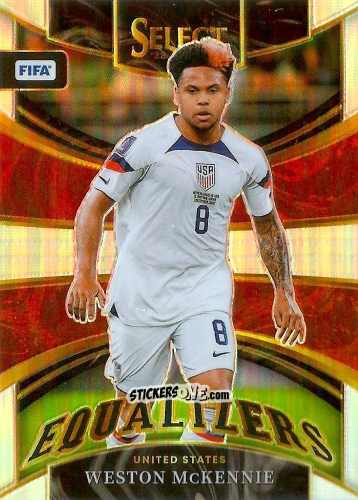 Figurina Weston McKennie - Select FIFA Soccer 2022-2023
 n. E19 - Panini