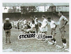 Sticker Treino na França - Brasil de Todas as Copas n. 11 - Panini