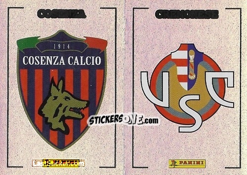 Sticker Scudetto Cosenza / Cremonese - Calciatori 2024-2025 n. 586 - Panini
