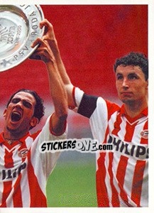 Sticker Adil Ramzi in celebration - PSV Eindhoven 2000-2001 n. 65 - Panini
