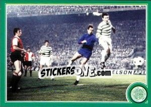 Sticker Celtic v Feyenoord in the Final. Wallace of Celtic beats... - Celtic FC 1999-2000 - Panini