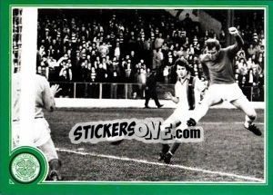 Cromo Johannes Edvaldsson of Celtic beats a Clydebank defender to score