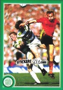 Figurina Aerial duel between Aitken and Paatelainen - Celtic FC 1999-2000 - Panini