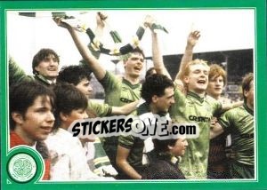 Figurina Celtic players celebrate league victory - Celtic FC 1999-2000 - Panini