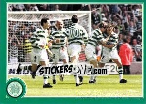 Cromo Celtic players celebrate after Henrik Larsson's first goal... - Celtic FC 1999-2000 - Panini