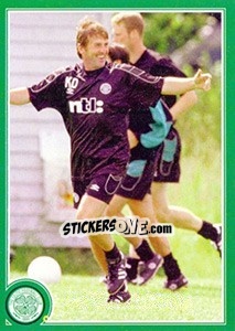 Sticker Kenny Dalglish during a per-season training session - Celtic FC 1999-2000 n. 144 - Panini