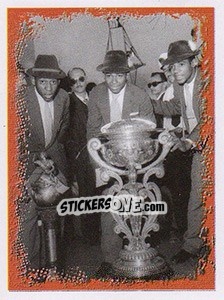 Figurina E Da-lhe Troféu - Santos 100 Anos n. 132 - Panini