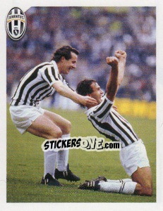 Sticker Cabrini esulta con Brady - Juventus 2011-2012 n. 9 - Footprint