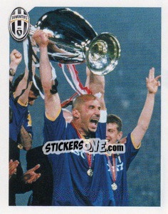 Sticker 1996: Finale CL. Vialli alza al cielo la Coppa