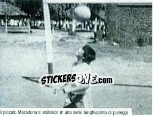 Sticker Maradona Da Piccolo, Palleggia - Maradona Il Più Grande n. 9 - Preziosi