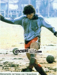 Sticker Maradona Si Allena All'Argentinos Juniors - Maradona Il Più Grande n. 26 - Preziosi