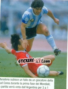 Sticker Maradona Contro La Korea Durante La Prima Fase Dei Mondiali - Maradona Il Più Grande n. 136 - Preziosi