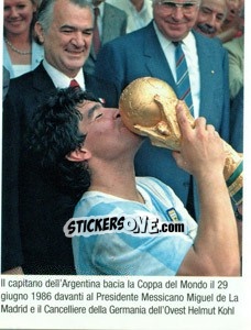 Sticker Maradona Bacia La Coppa Del Mondo 1986 - Maradona Il Più Grande n. 152 - Preziosi