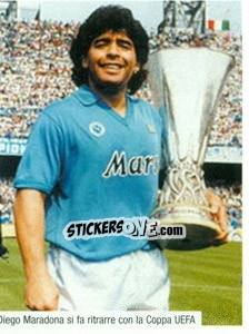 Sticker Maradona Con La Coppa Uefa Al San Paolo - Maradona Il Più Grande n. 178 - Preziosi