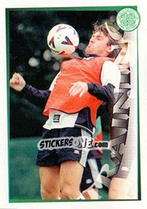 Sticker Chest the Job... (Lubomir Moravcik) - Celtic FC 2000-2001 - Panini