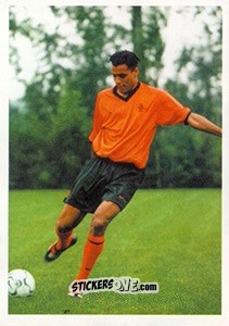 Cromo Pierre Van Hooijdonk in action