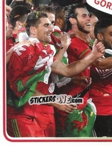 Sticker Players Celebrate - Wales. We'Re Going To France! - Panini