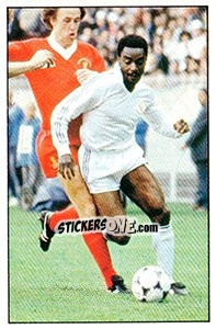 Cromo Phil Neal (Liverpool) v Laurie Cunningham (Real Madrid) - UK Football 1985-1986 - Panini