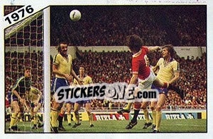 Sticker Sammy Mcilroy And Peter Rodrigues - UK Football 1985-1986 n. 392 - Panini