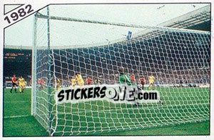 Cromo Glenn Hoddle And Peter Hucker - UK Football 1985-1986 n. 398 - Panini