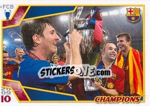 Sticker Кубок Лиги чемпионов в руках Месси и Иньесты - FC Barcelona 2009-2010 - Panini