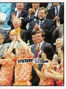 Sticker Gullit / Koeman with Trophy - Voetbal 1988-1989 - Panini